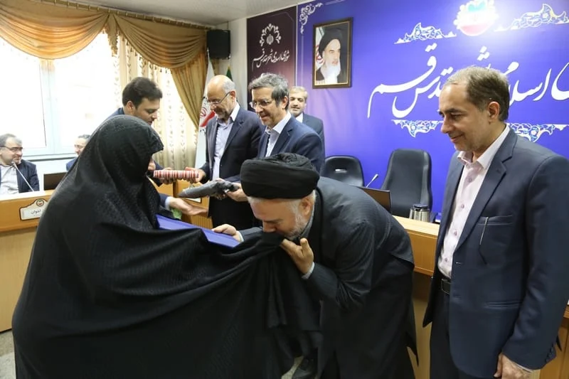 تجلیل از مادر شهید سید ابوالفضل حسینی به مناسبت روز زن