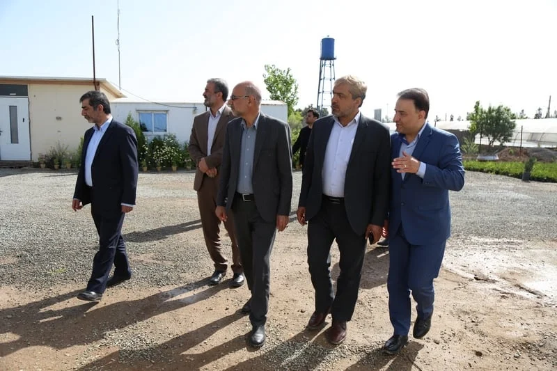 بازدید اعضای شورای اسلامی شهر قم از مرکز تحقیقات، آموزش و تولید گلها و گیاهان زینتی شهرداری قم