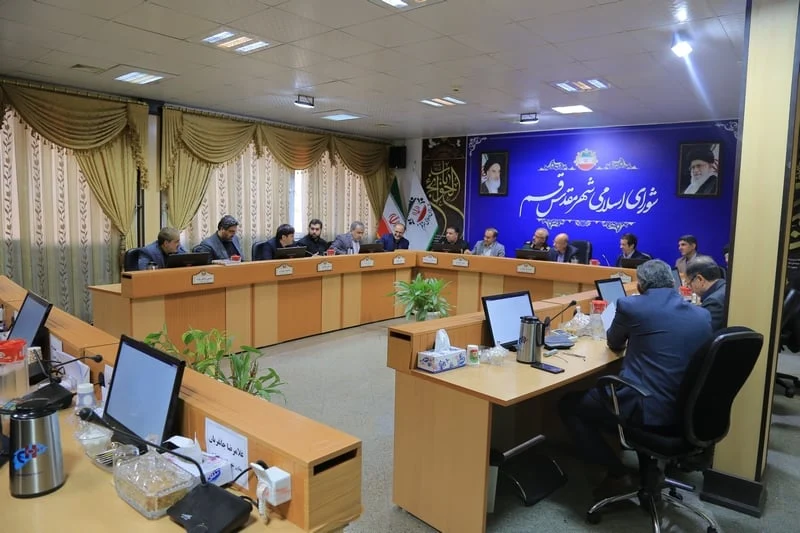 حضور سردار شاهچراغی فرمانده سپاه استان قم در جلسه رسمی شورای شهر