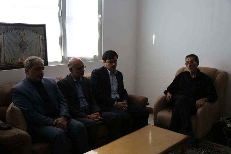 دیدار اعضای شورای اسلامی شهرمقدس قم با خانواده شهید محمد امین بیروتی