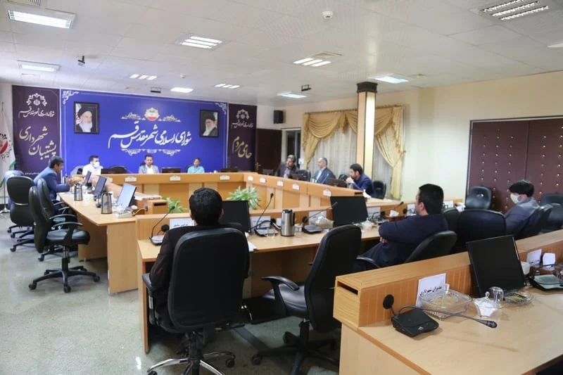 جلسه فوق العاده کمیسیون عمران و حمل و نقل شورای شهر قم و بررسی حادثه فرونشست زمین در میدان کشاورز