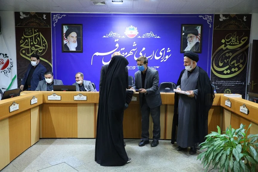 تقدیر از پزشکان استان قم به مناسبت روز پزشک در جلسه رسمی و علنی شورای شهر قم