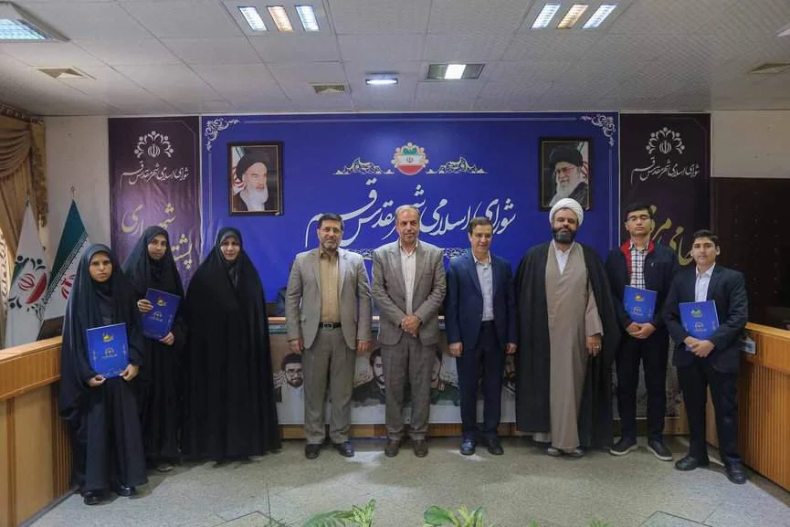 تقدیر از رتبه‌های برتر کشوری به مناسبت روز نوجوان و بسیج دانش‌آموز