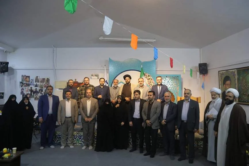 دیدار اعضای شورای اسلامی شهر قم با مادر شهیدان زین الدین