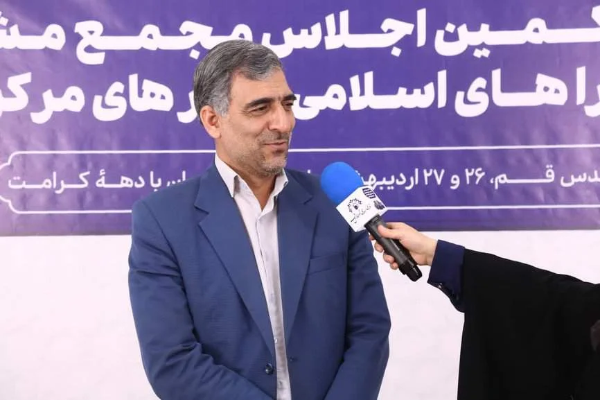 افزایش اختیارات شوراها سبب رضایتمندی بیشتر مردم میشود