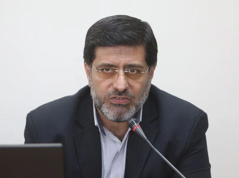 شعر؛ سلاحی تمدنی در جنگ فرهنگی برای وحدت است