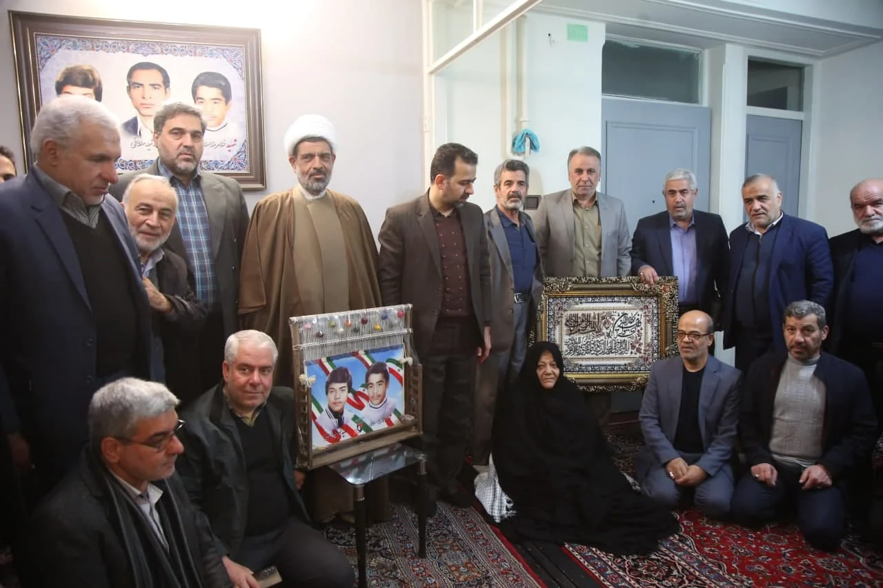 تجلیل از خانواده معظم شهیدان والامقام محمدرضا و غلامرضا سلطانی