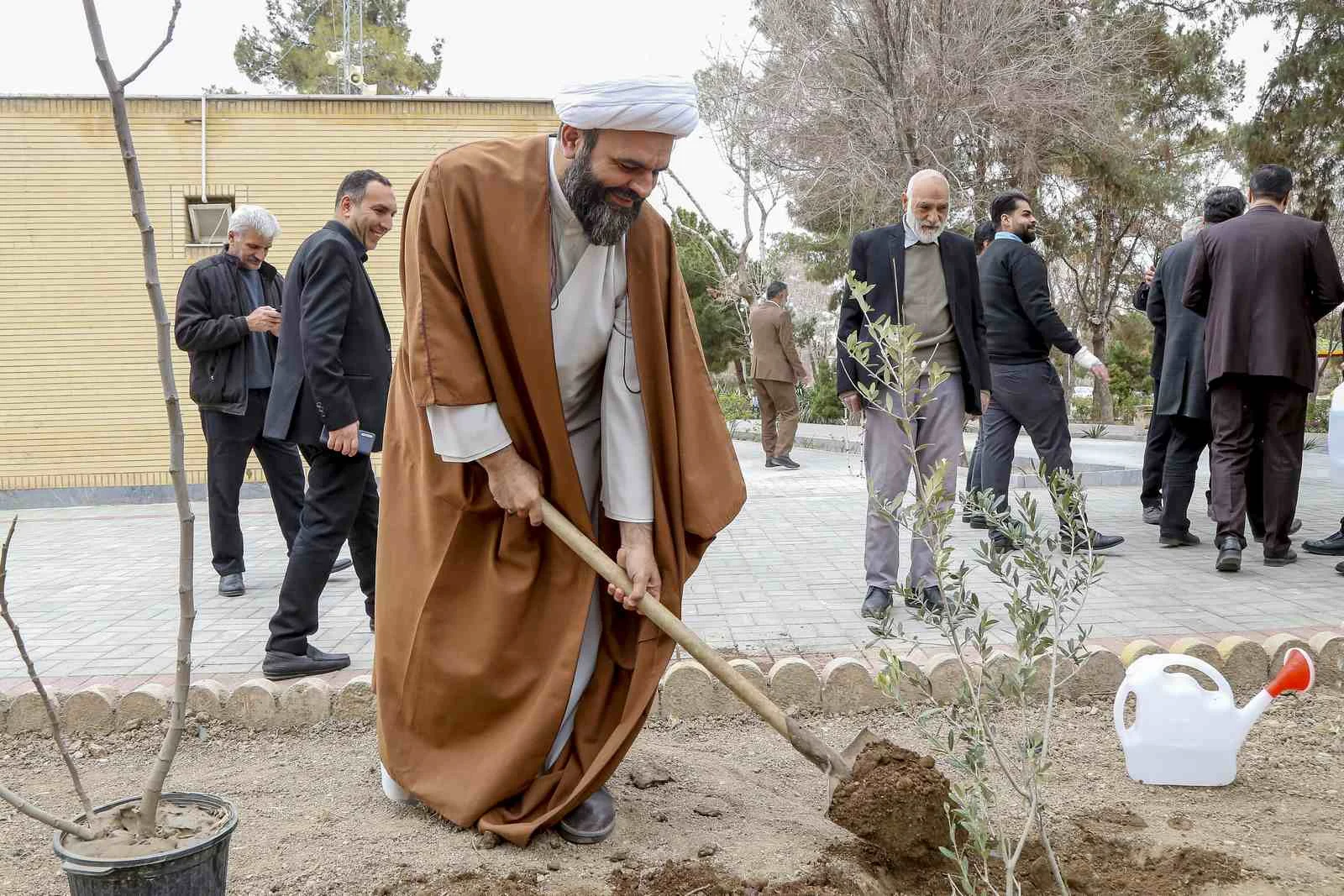 کاشت درخت یک وظیفه عمومی و سرمایهگذاری است