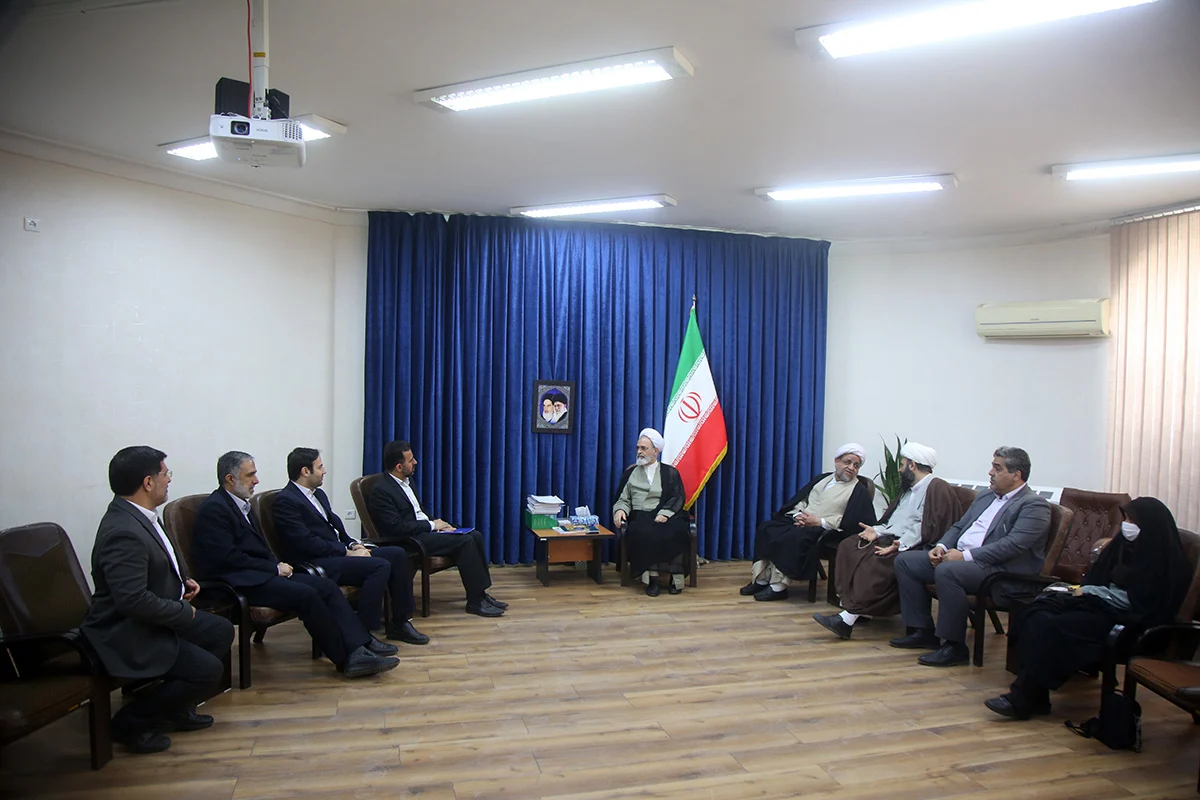دیدار  اعضای شورای اسلامی شهر قم با مدیر حوزه های علمیه کشور