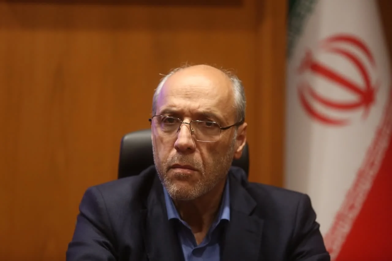 تونل و بزرگراه درمان ترافیک نیست/اولویت قم باید حملونقل عمومی باشد