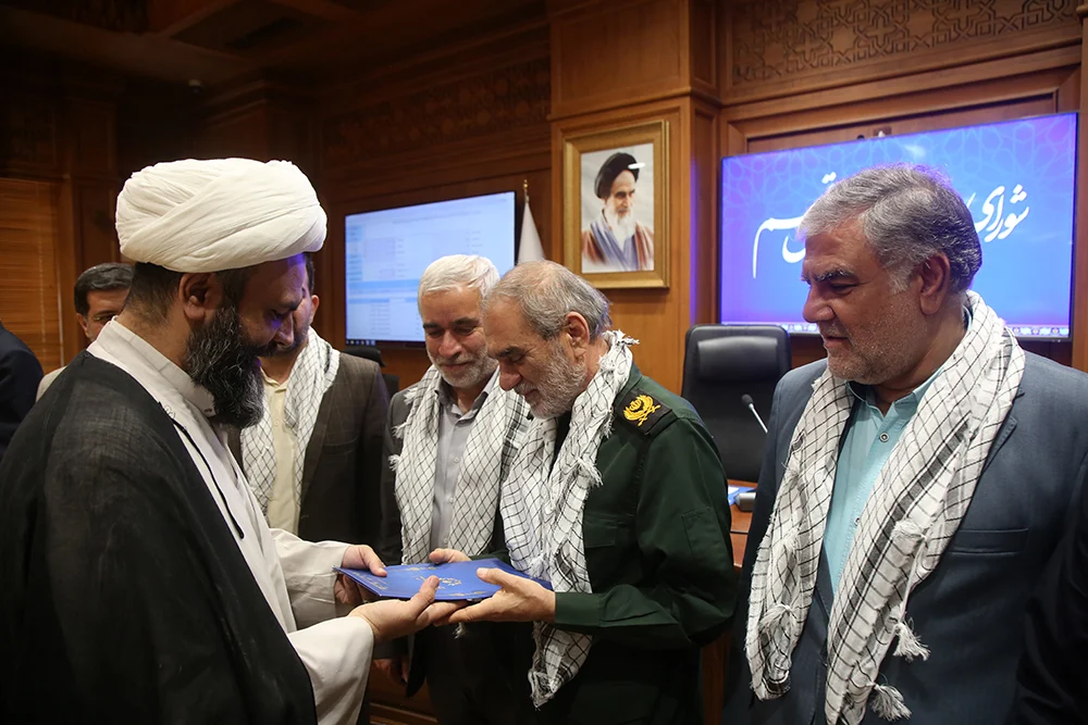 تقدیر از سردار لک زایی در یکصدو هشتاد و دومین جلسه رسمی و علنی شورای اسلامی شهر مقدس قم