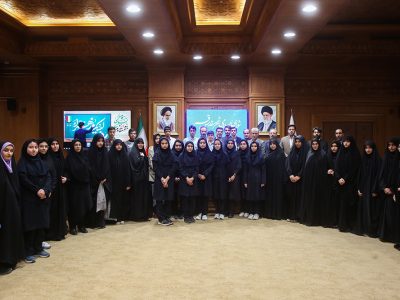 نشست صمیمانه دانش آموزان نخبه با رئیس کمیسیون فرهنگی اجتماعی شورای شهر قم