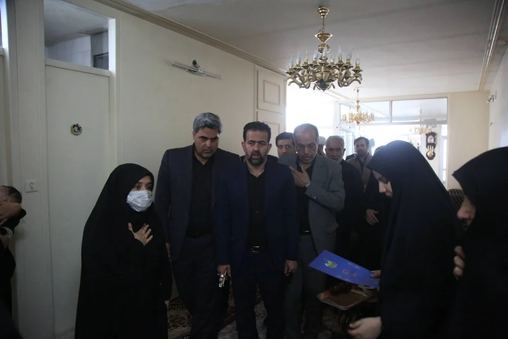 دیدار اعضای شورای اسلامی شهر قم با خانواده شهید مسعود سلیمی