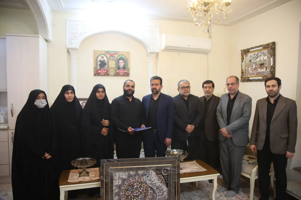 دیدار اعضای شورای اسلامی شهر قم با خانواده شهید حسین آجیلی