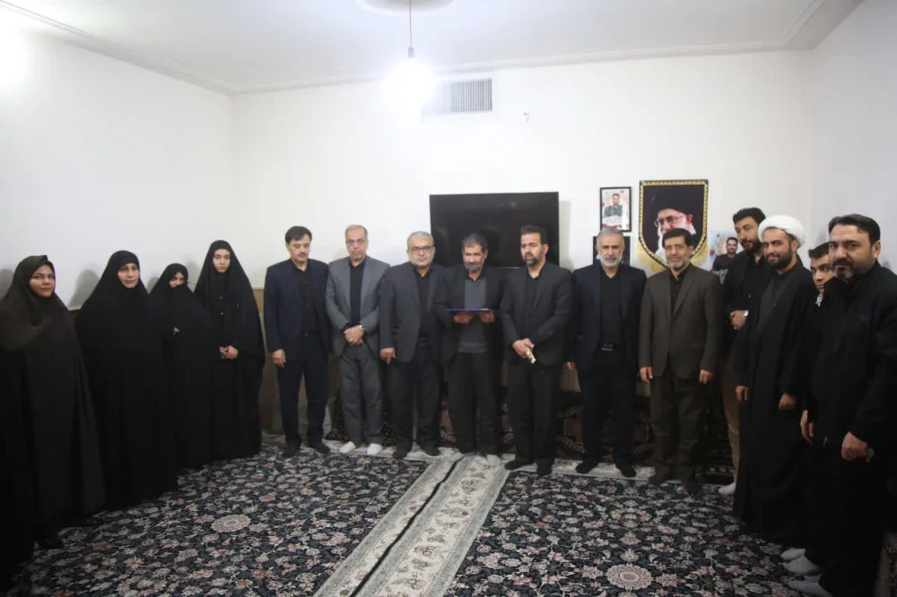 دیدار اعضای شورای اسلامی شهر قم با خانواده پاسدار شهید جواد علی محمدی