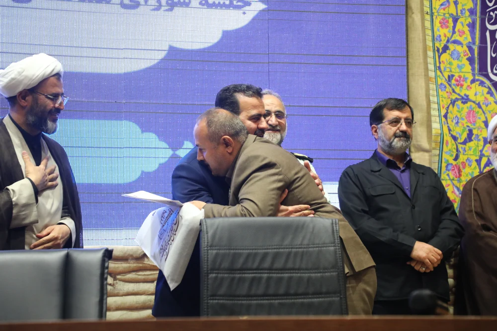 رونمایی از دانشنامه دفاع مقدس قم در جلسه شورای هماهنگی حفظ آثار و نشر ارزش‌ها
